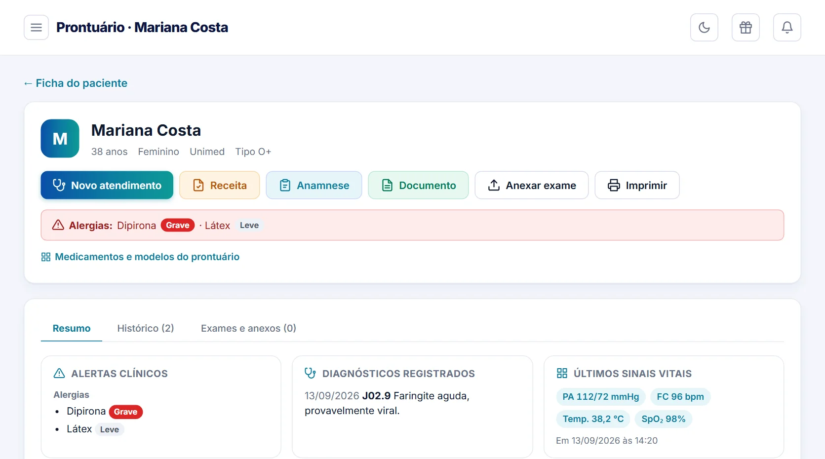 Prontuário eletrônico com a faixa de alergias, diagnósticos com CID, sinais vitais e anamnese